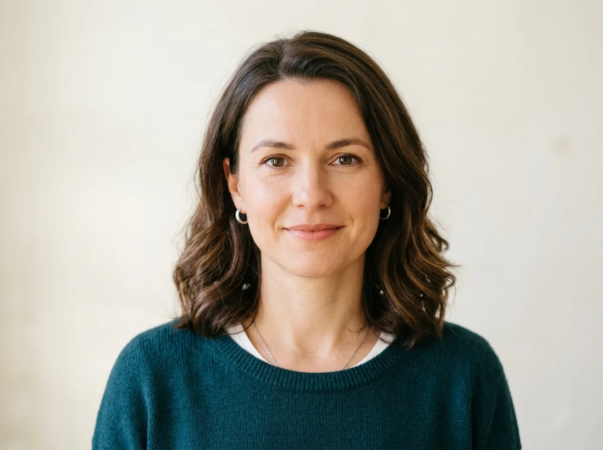 Аватар пользователя по имени Дарья, женщина 35-40 лет, нейтральный портрет на светлом фоне